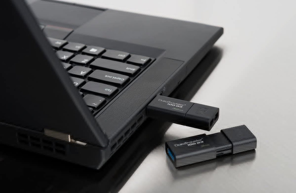 Kingston 32gb DataTraveler Flash drive